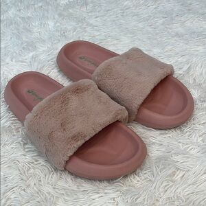 HONEYDEW WOMENS SIZE 9/10 Cozy Pink Faux Fur Slides